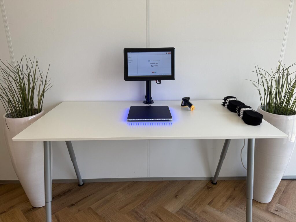 RFID Desktop: Compact RFID-leesstation voor bureaustoepassingen, zoals artikelregistratie, kwaliteitscontrole of samplebeheer